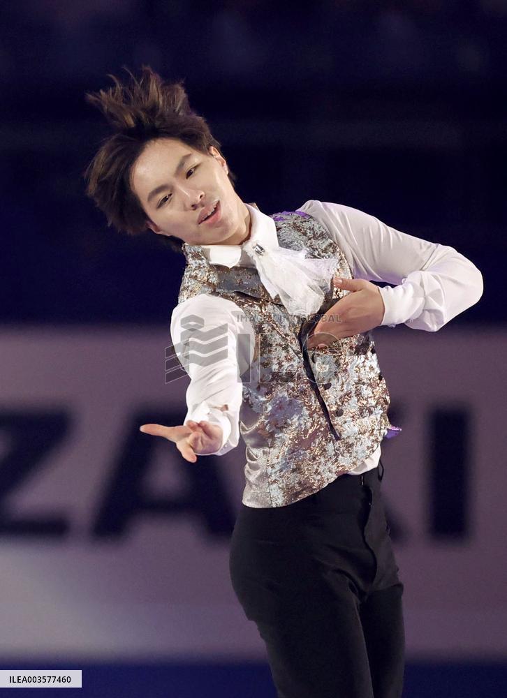 Figure skating: NHK Trophy exhibition gala