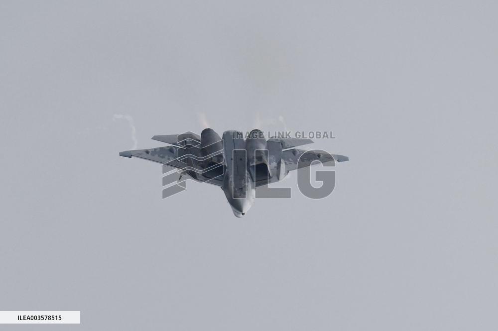 Russia's Su-57 Stealth Fighter Jet Performs over Zhuhai airport