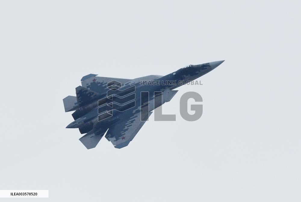 Russia's Su-57 Stealth Fighter Jet Performs over Zhuhai airport