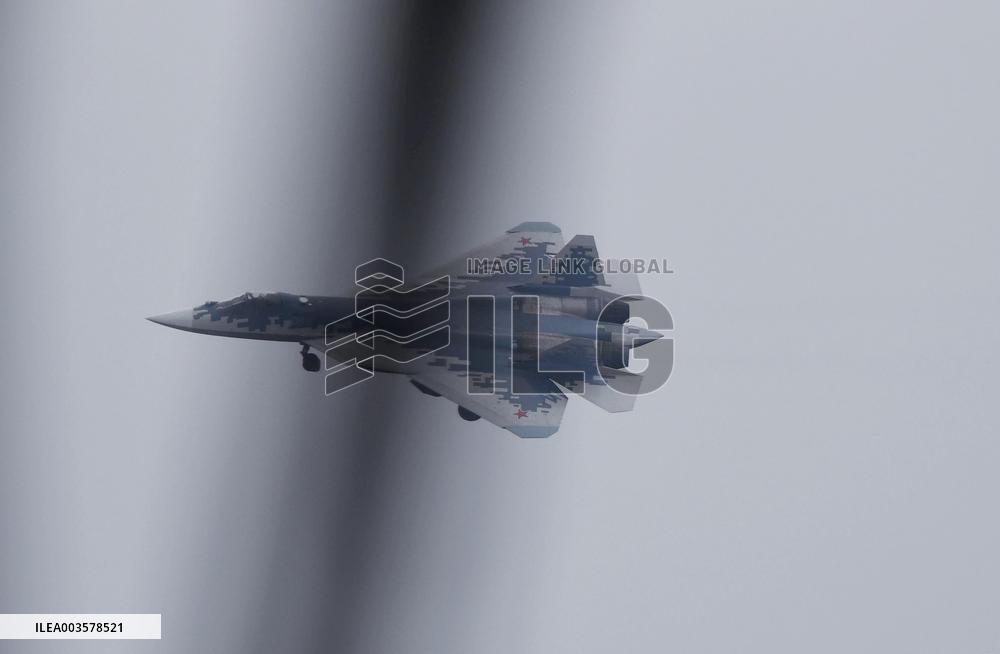 Russia's Su-57 Stealth Fighter Jet Performs over Zhuhai airport