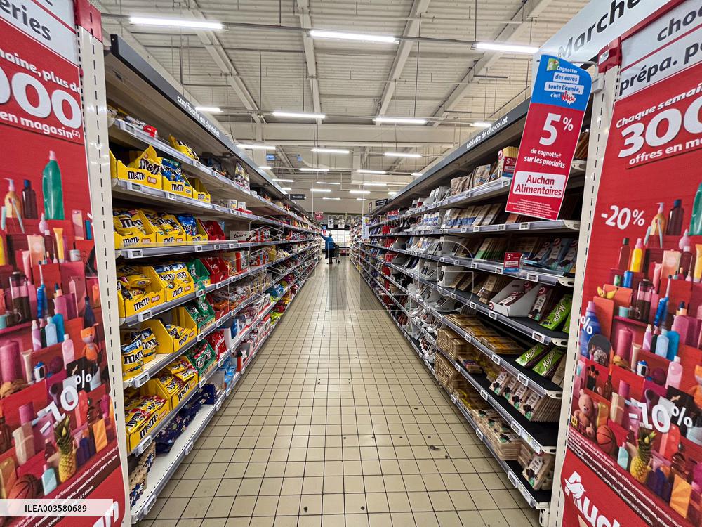 Auchan Anounces Social Plan With 2389 Layoffs - France