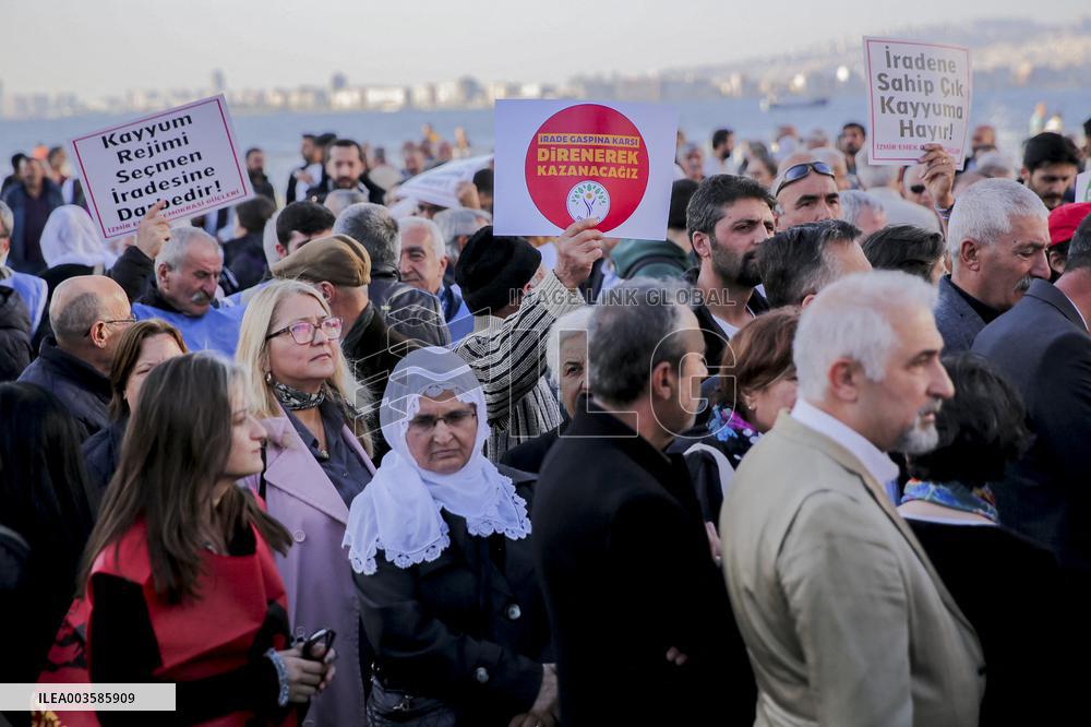 Trustee Appointments Protest - Izmir