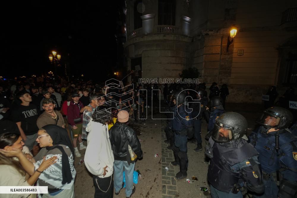 Thousands Protest Over Handling Of Flood Disaster - Valencia