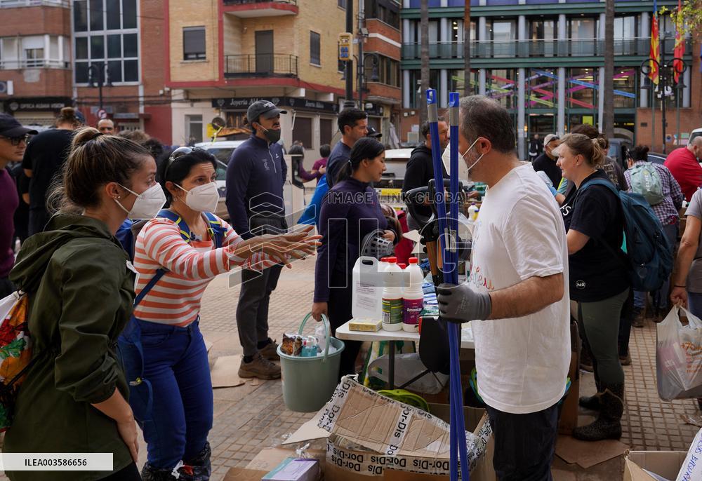 Floods Cleanup Efforts Continue - Spain