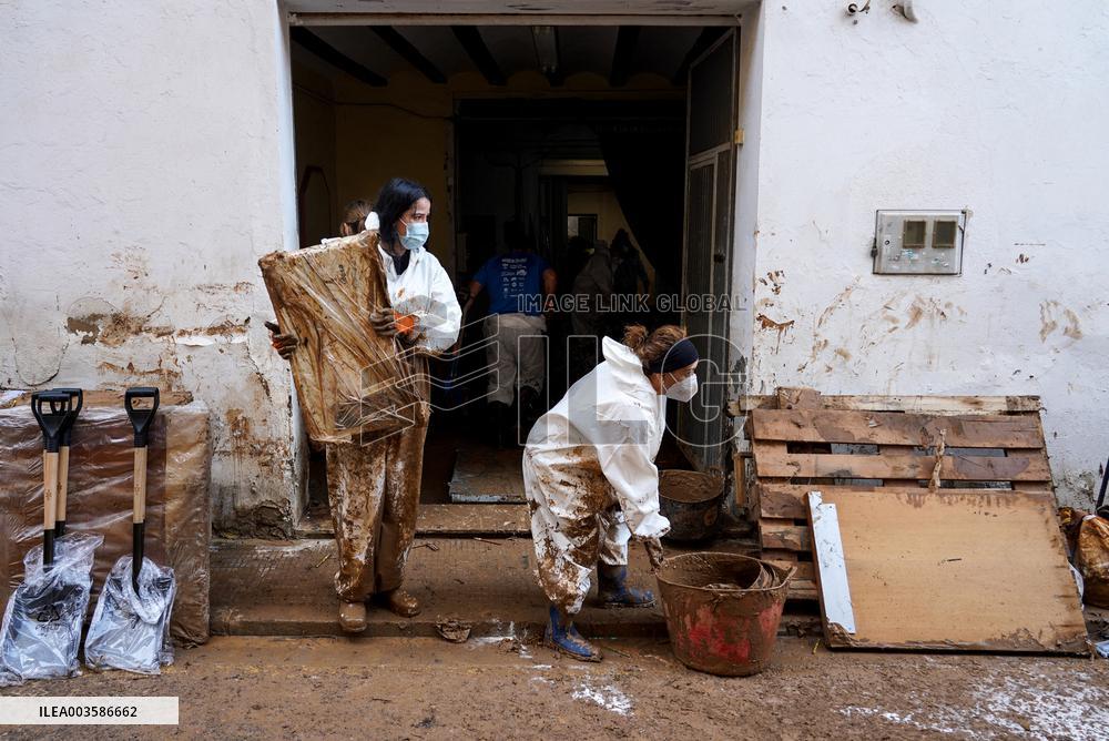 Floods Cleanup Efforts Continue - Spain