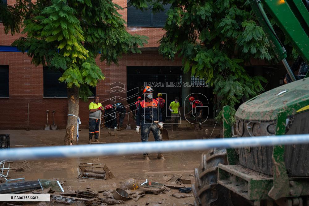Floods Cleanup Efforts Continue - Spain
