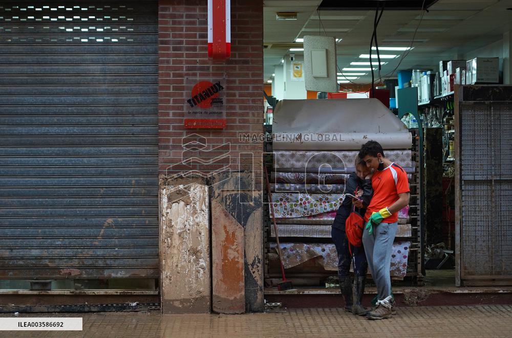 Floods Cleanup Efforts Continue - Spain