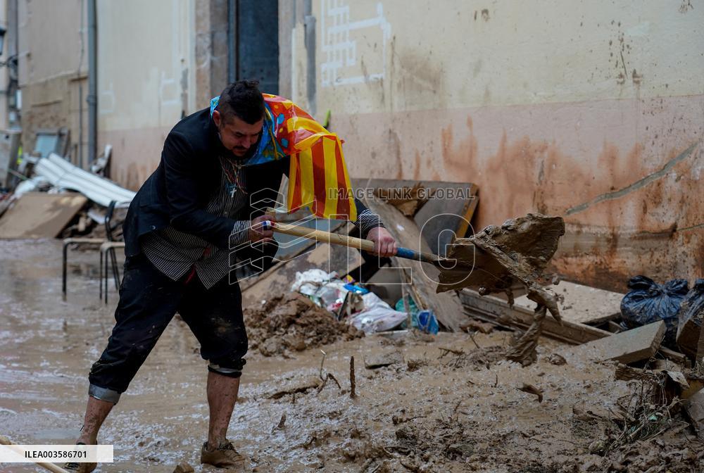 Floods Cleanup Efforts Continue - Spain