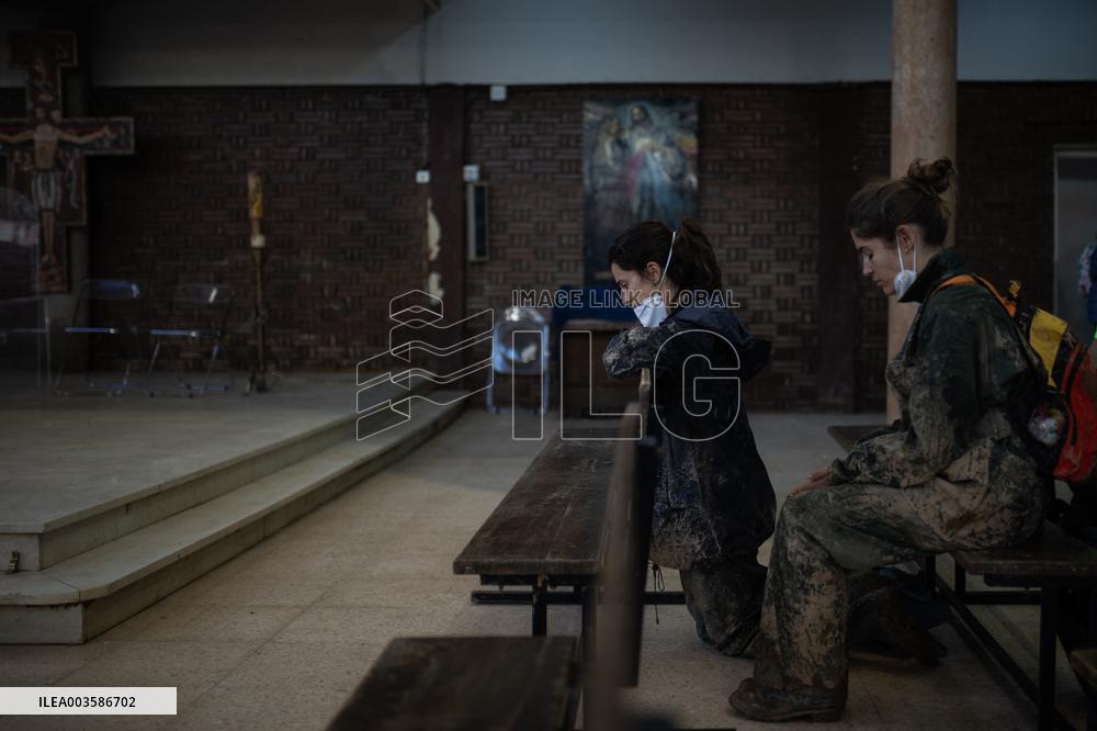 Floods Cleanup Efforts Continue - Spain