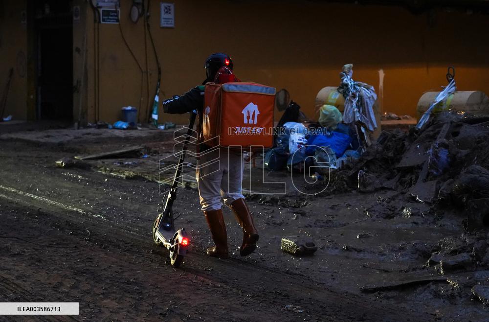 Floods Cleanup Efforts Continue - Spain