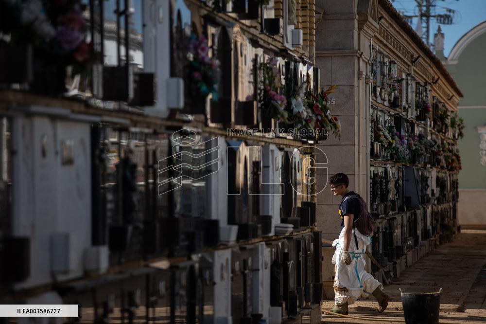 Floods Cleanup Efforts Continue - Spain