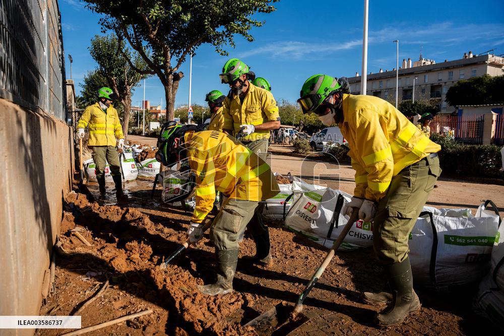 Floods Cleanup Efforts Continue - Spain