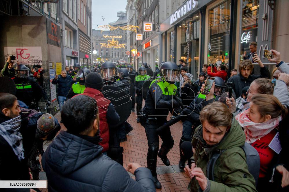 Dozens Detained After Protesters Defy Ban - Amsterdam