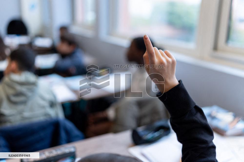 Illustration School Room - L’Hay-les-Roses