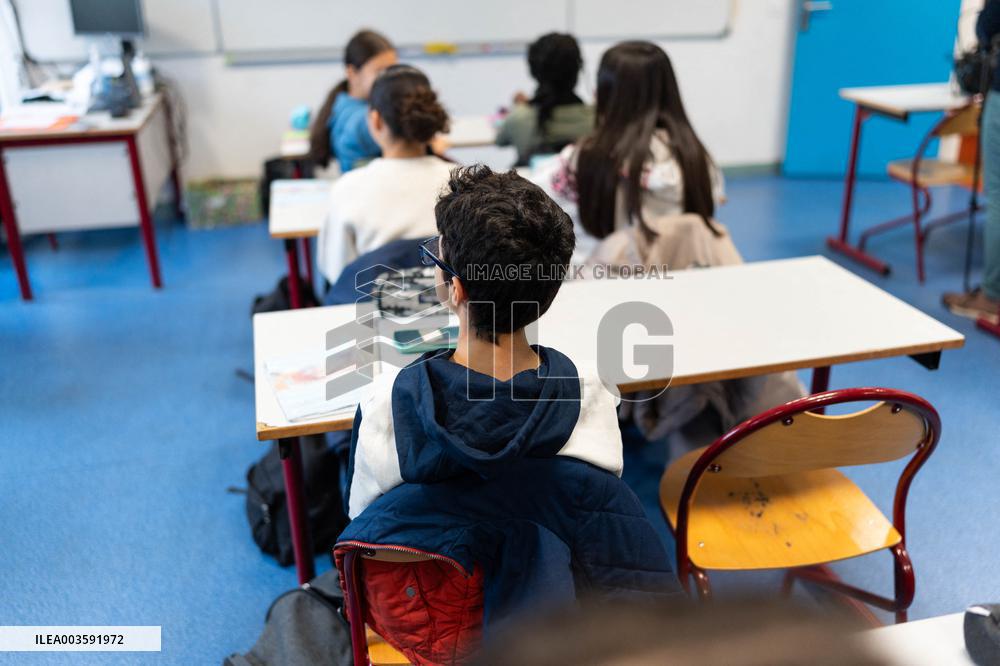 Illustration School Room - L’Hay-les-Roses