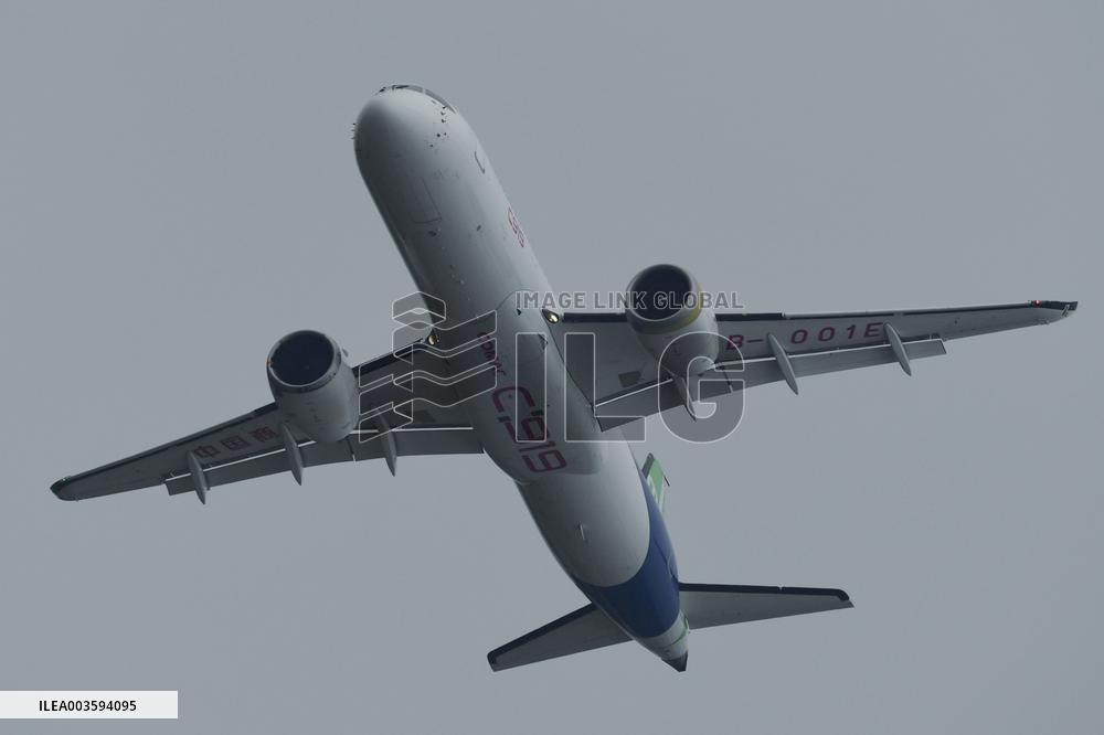 Aircraft C919 Perform at 2024 Zhuhai  Air Show