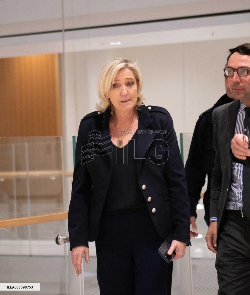 Prosecutor Seeks Jail And Election Ban For Le Pen - Paris