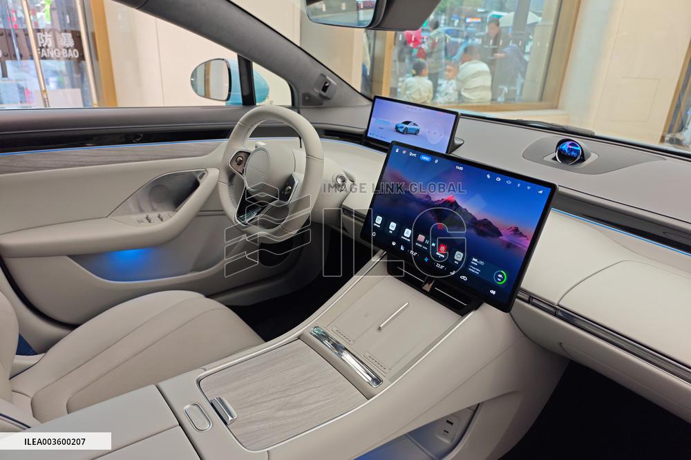 HarmonyOS Luxeed S7 New Energy Vehicle