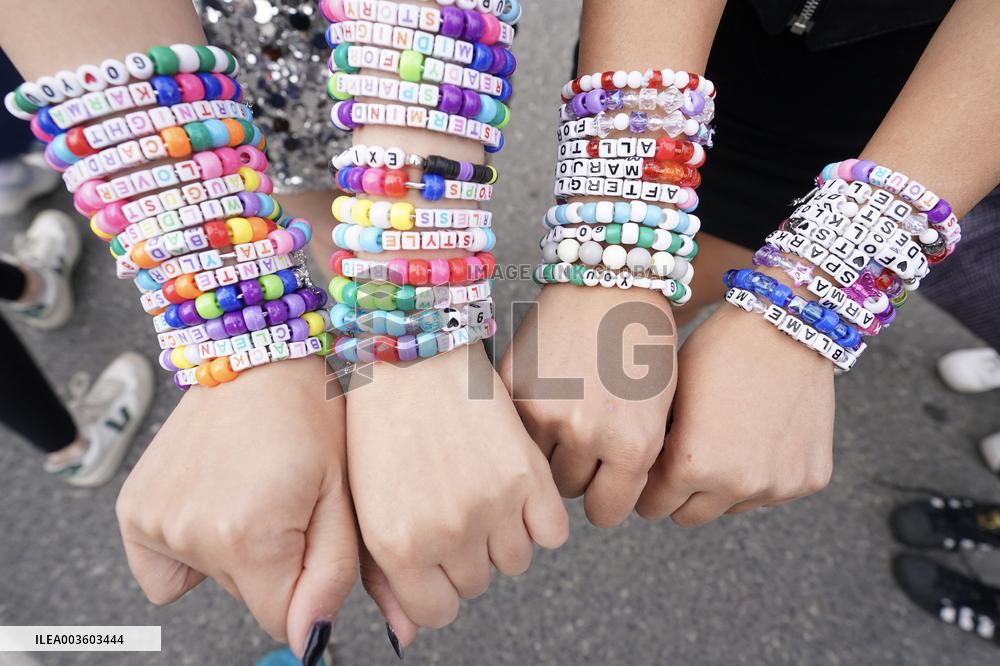 Taylor Swift Performs - Toronto