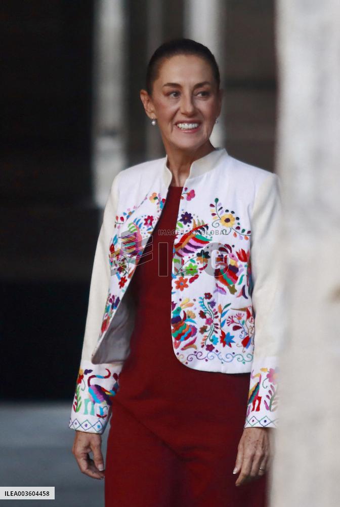 Claudia Sheinbaum Promote Original Textile Art - Mexico