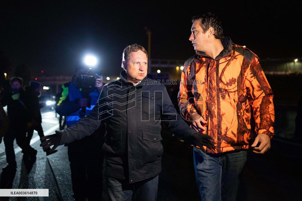 Farmers protest against EU-Mercosur agreement on the RN118 - Velizy-Villacoublay
