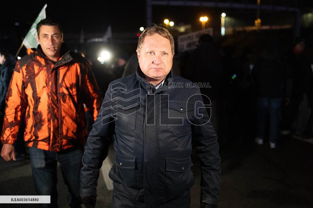 Farmers protest against EU-Mercosur agreement on the RN118 - Velizy-Villacoublay