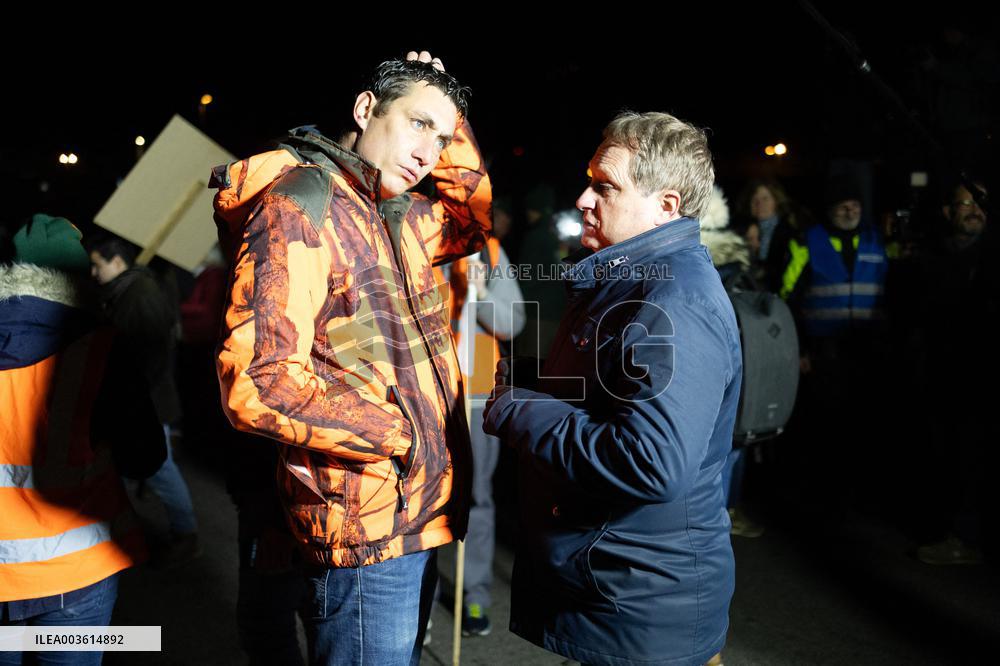 Farmers protest against EU-Mercosur agreement on the RN118 - Velizy-Villacoublay