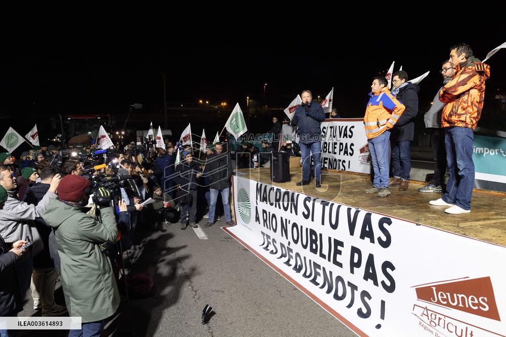 Farmers protest against EU-Mercosur agreement on the RN118 - Velizy-Villacoublay
