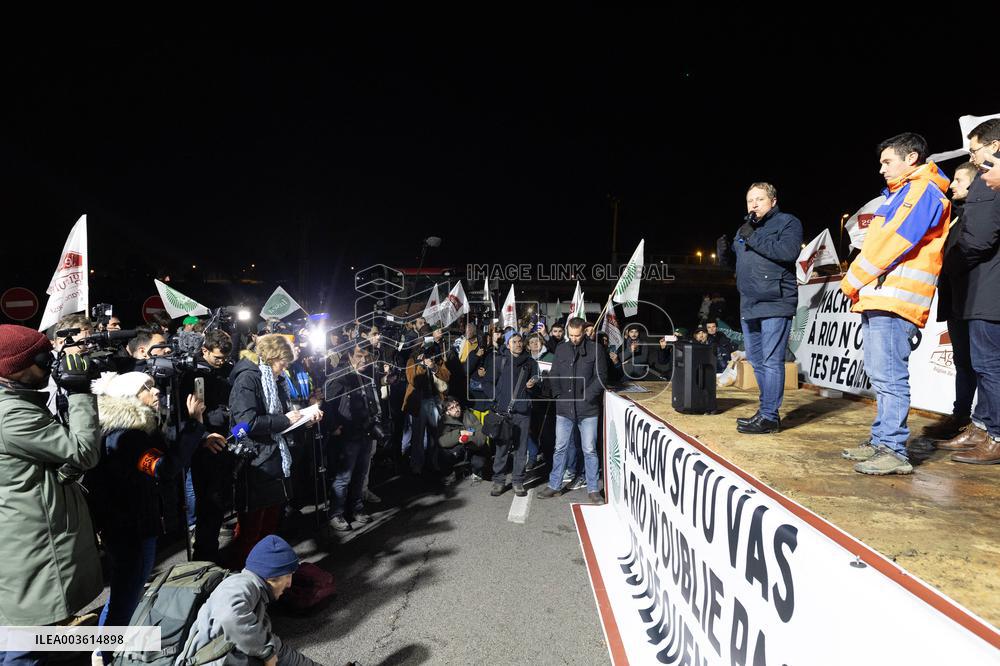 Farmers protest against EU-Mercosur agreement on the RN118 - Velizy-Villacoublay