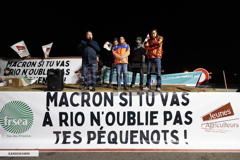 Farmers protest against EU-Mercosur agreement on the RN118 - Velizy-Villacoublay