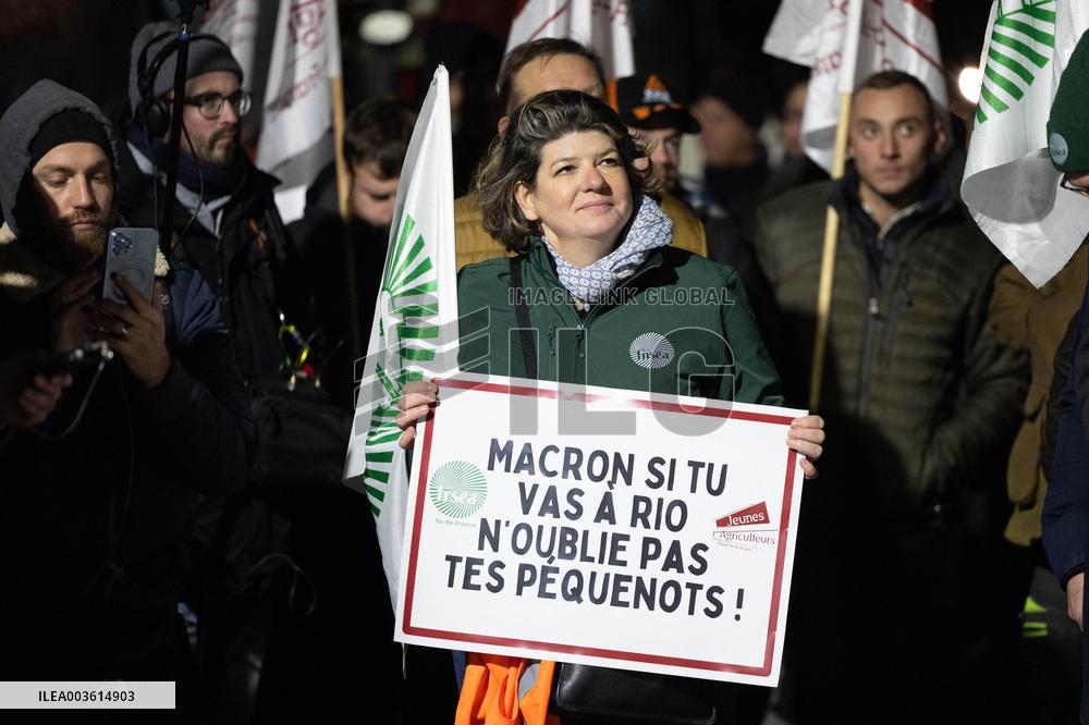 Farmers protest against EU-Mercosur agreement on the RN118 - Velizy-Villacoublay