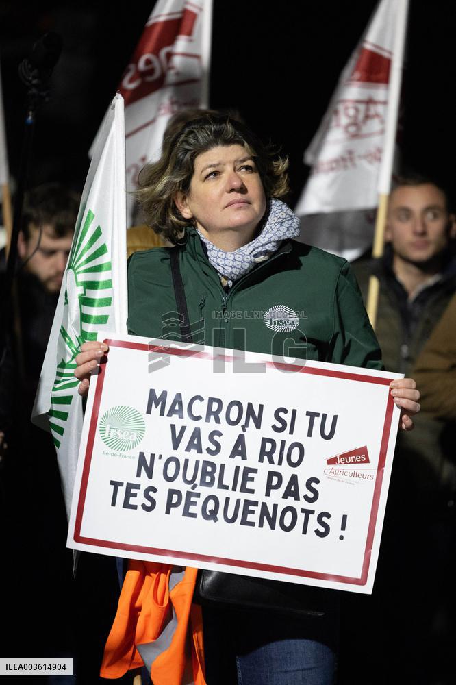 Farmers protest against EU-Mercosur agreement on the RN118 - Velizy-Villacoublay