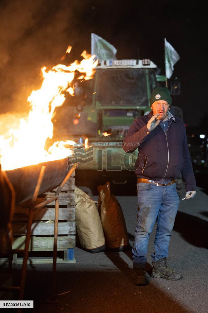 Farmers protest against EU-Mercosur agreement on the RN118 - Velizy-Villacoublay