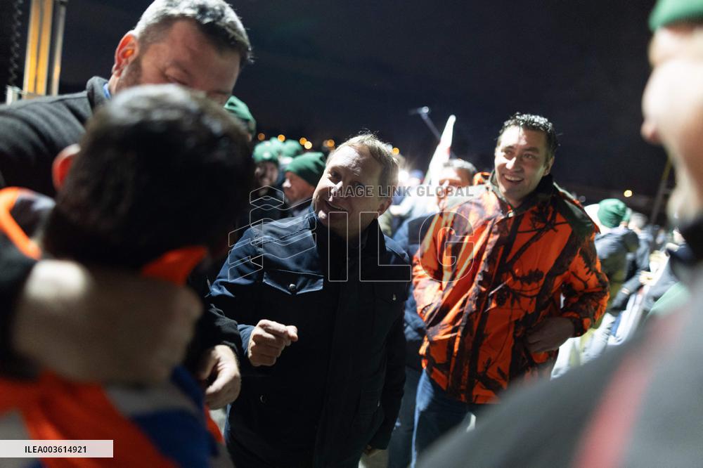 Farmers protest against EU-Mercosur agreement on the RN118 - Velizy-Villacoublay