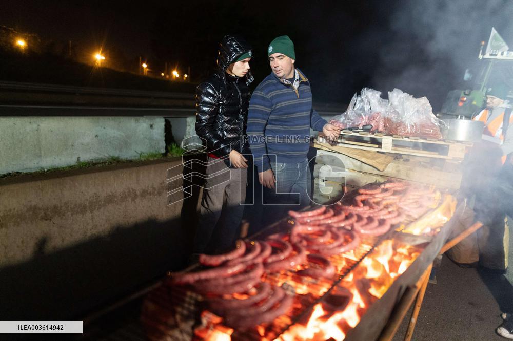 Farmers protest against EU-Mercosur agreement on the RN118 - Velizy-Villacoublay