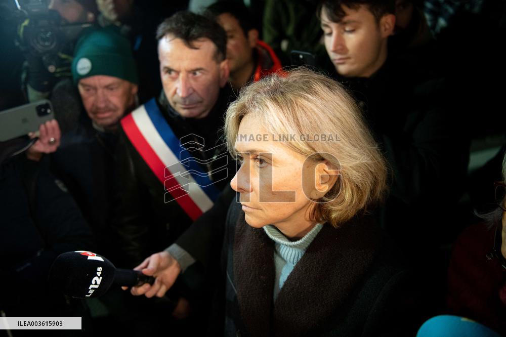 Valerie Pecresse Joins Farmers Blockade - Velizy