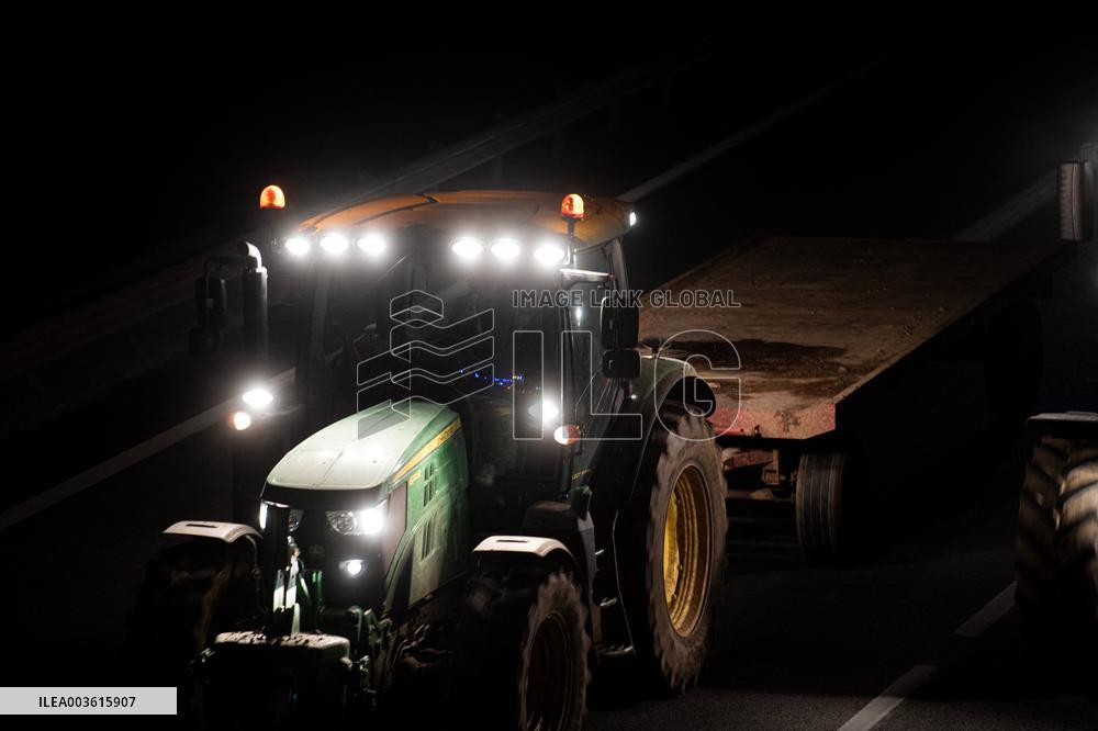 French Farmers Launch Protests Against Mercosur Agreement - Velizy