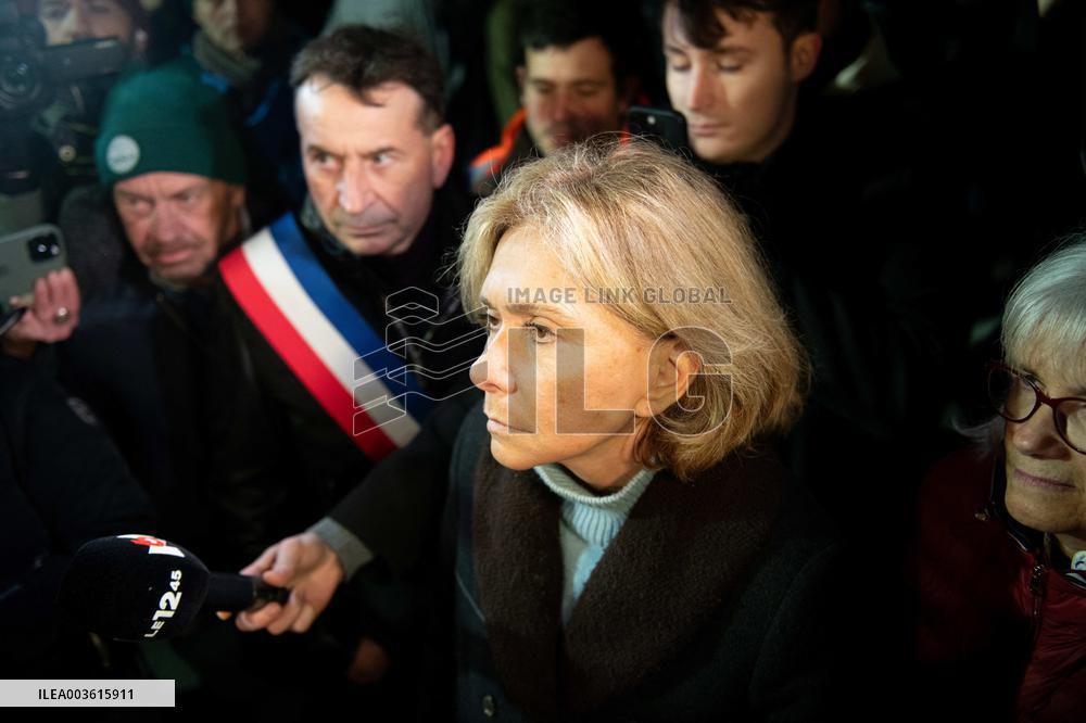 Valerie Pecresse Joins Farmers Blockade - Velizy