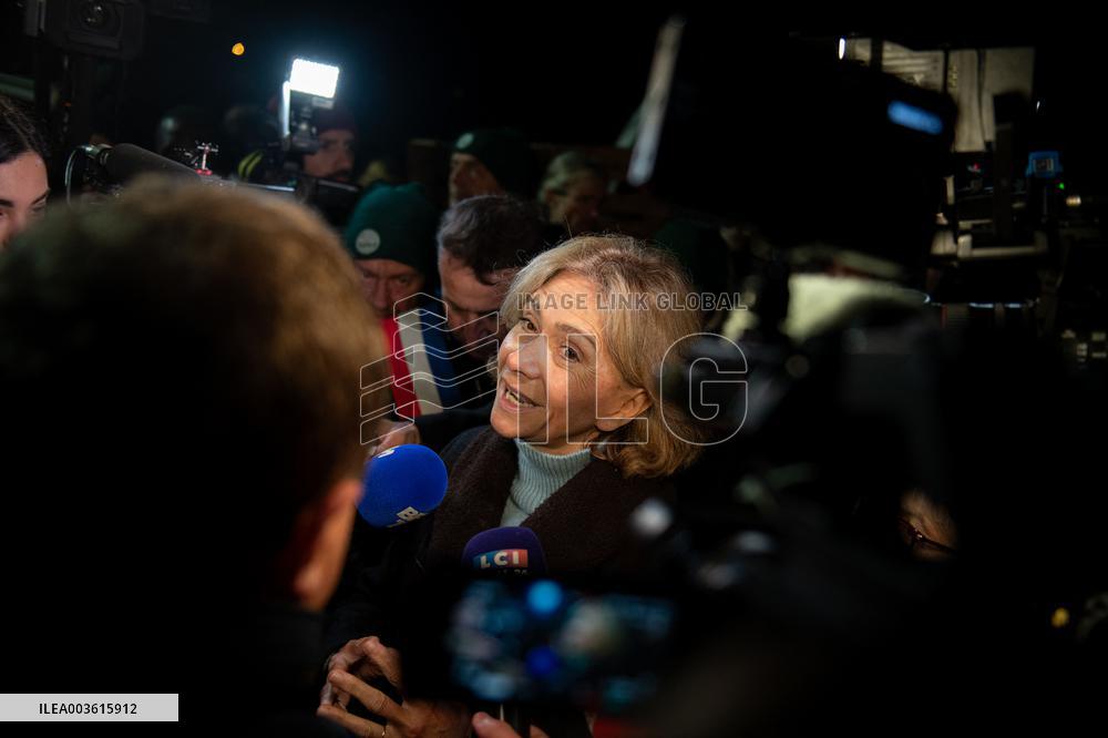 Valerie Pecresse Joins Farmers Blockade - Velizy