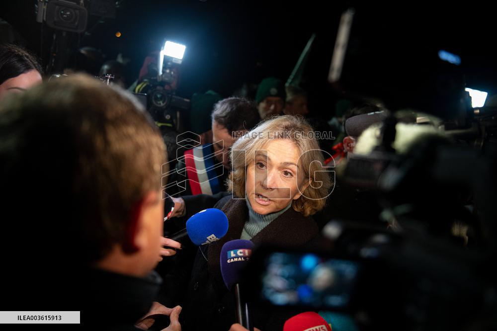 Valerie Pecresse Joins Farmers Blockade - Velizy