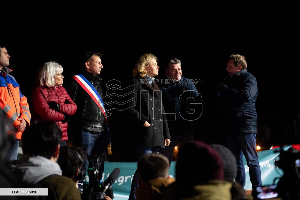 Valerie Pecresse Joins Farmers Blockade - Velizy