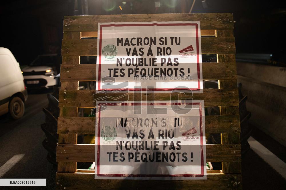 French Farmers Launch Protests Against Mercosur Agreement - Velizy