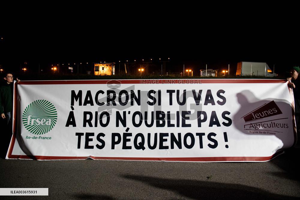 French Farmers Launch Protests Against Mercosur Agreement - Velizy