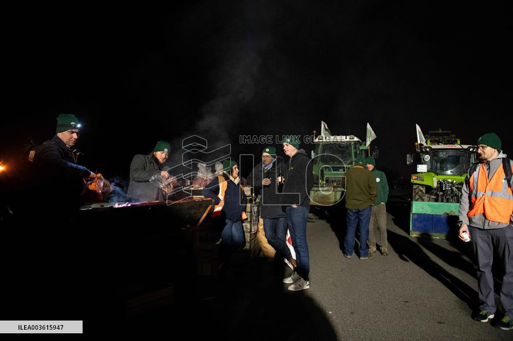 French Farmers Launch Protests Against Mercosur Agreement - Velizy