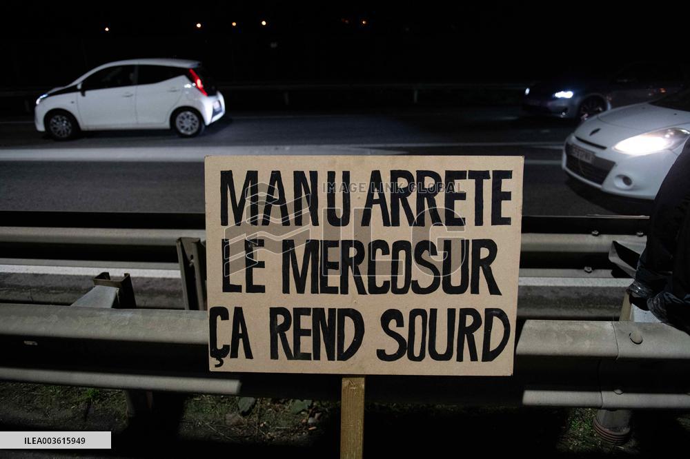 French Farmers Launch Protests Against Mercosur Agreement - Velizy