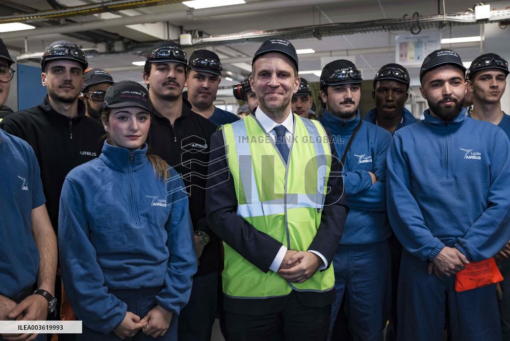 Minister Delegate for Industry Visits Airbus - Toulouse