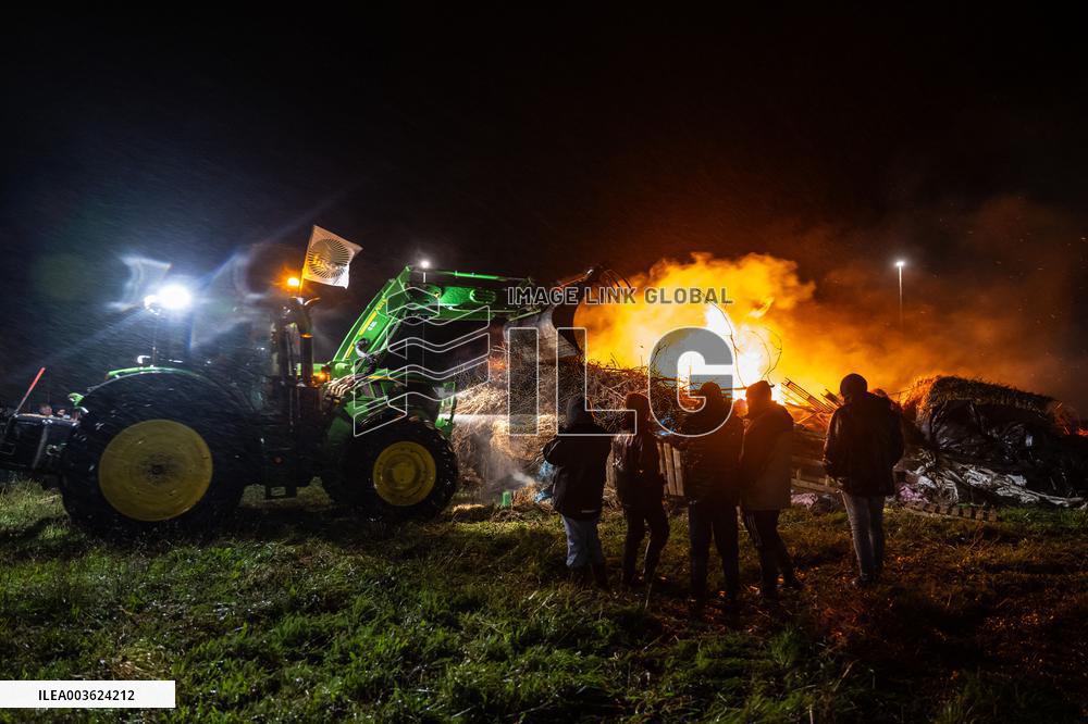 Farmers Demonstrate Against the EU-Mercosur Free Trade Agreement - Tonnay