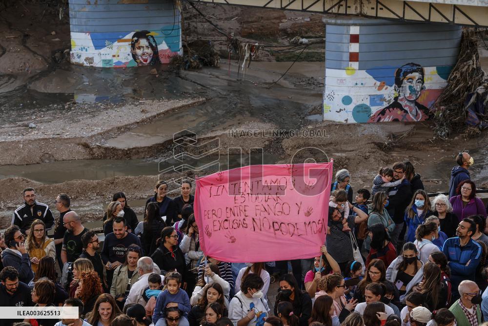 Rally For the Return to Classes - Valencia