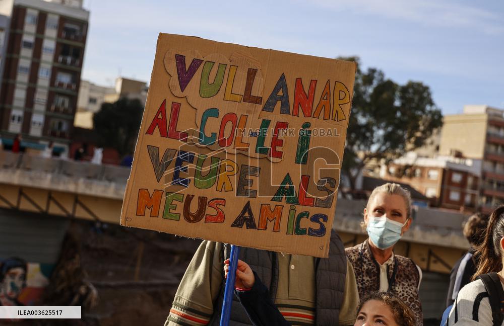 Rally For the Return to Classes - Valencia