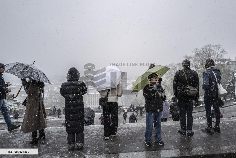 Caetano Snowstorm Hits Paris